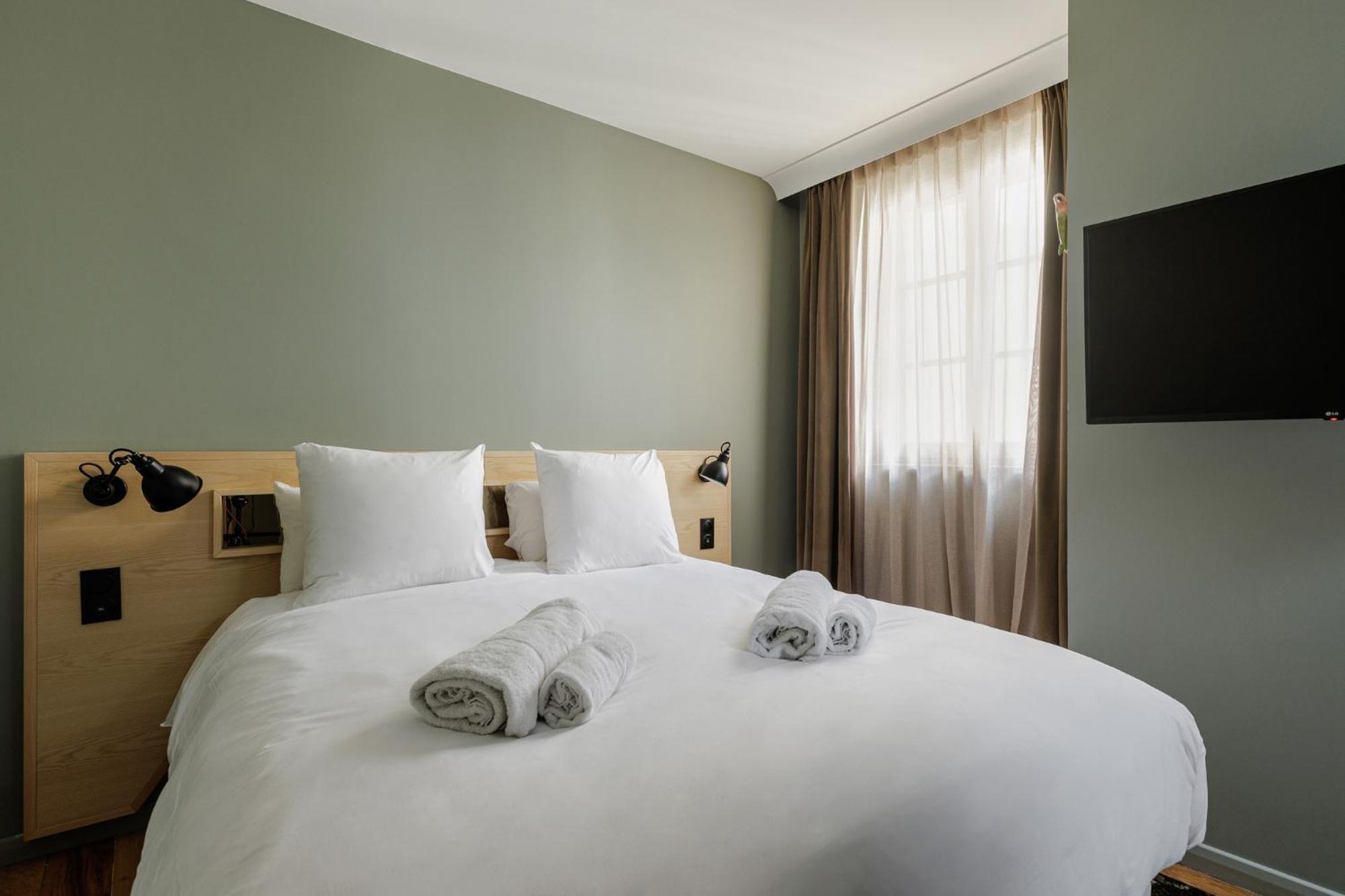 Hotel Des Sept - Entree Autonome, Reception En Ligne - Encore Mieux Orléans Exteriör bild
