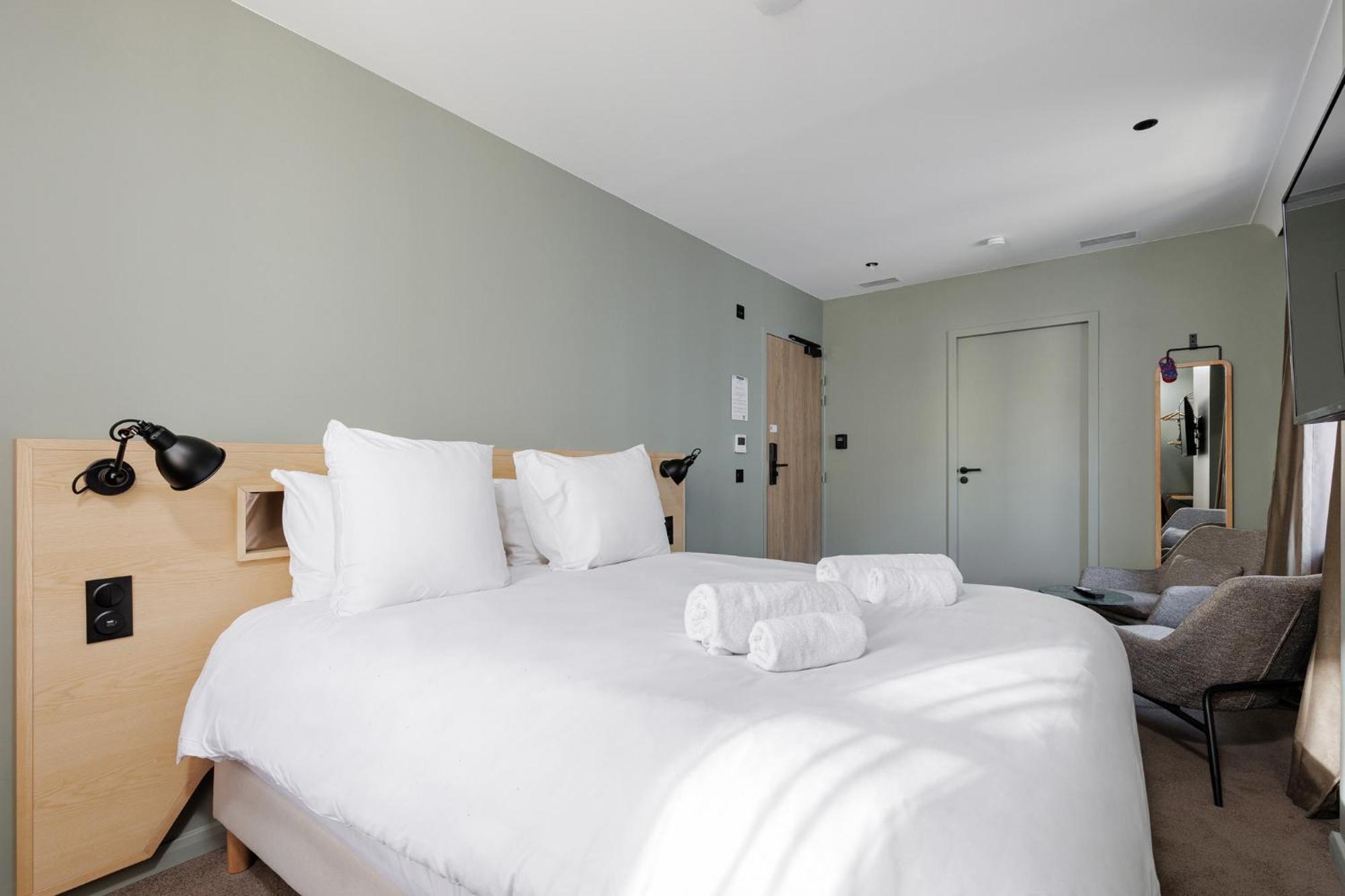 Hotel Des Sept - Entree Autonome, Reception En Ligne - Encore Mieux Orléans Exteriör bild